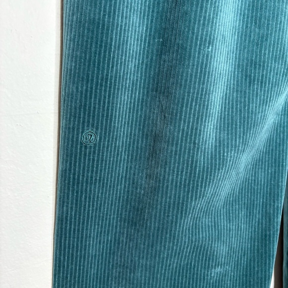Lululemon Scuba Mid-Rise Wide-Leg Pant Velvet Cord Storm Teal Lounge Size 14 - Picture 9 of 10